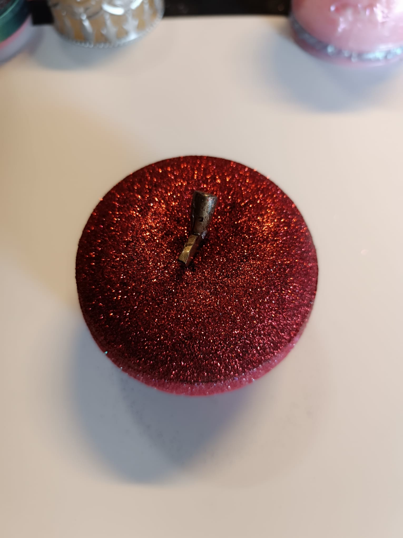 Pomme décorative en résine – Finition pailletée ✨🍎 – Image 5