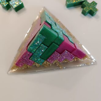 Casse-tête Pyramide en Résine – Pièce Artisanale Unique ✨