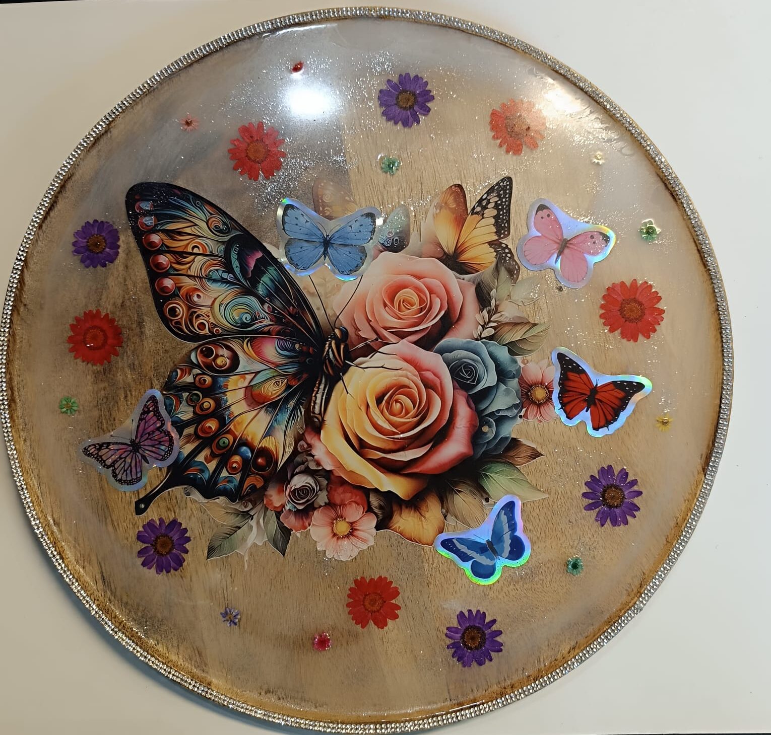 Plateau décoratif en résine – Papillons & Fleurs 🌸
